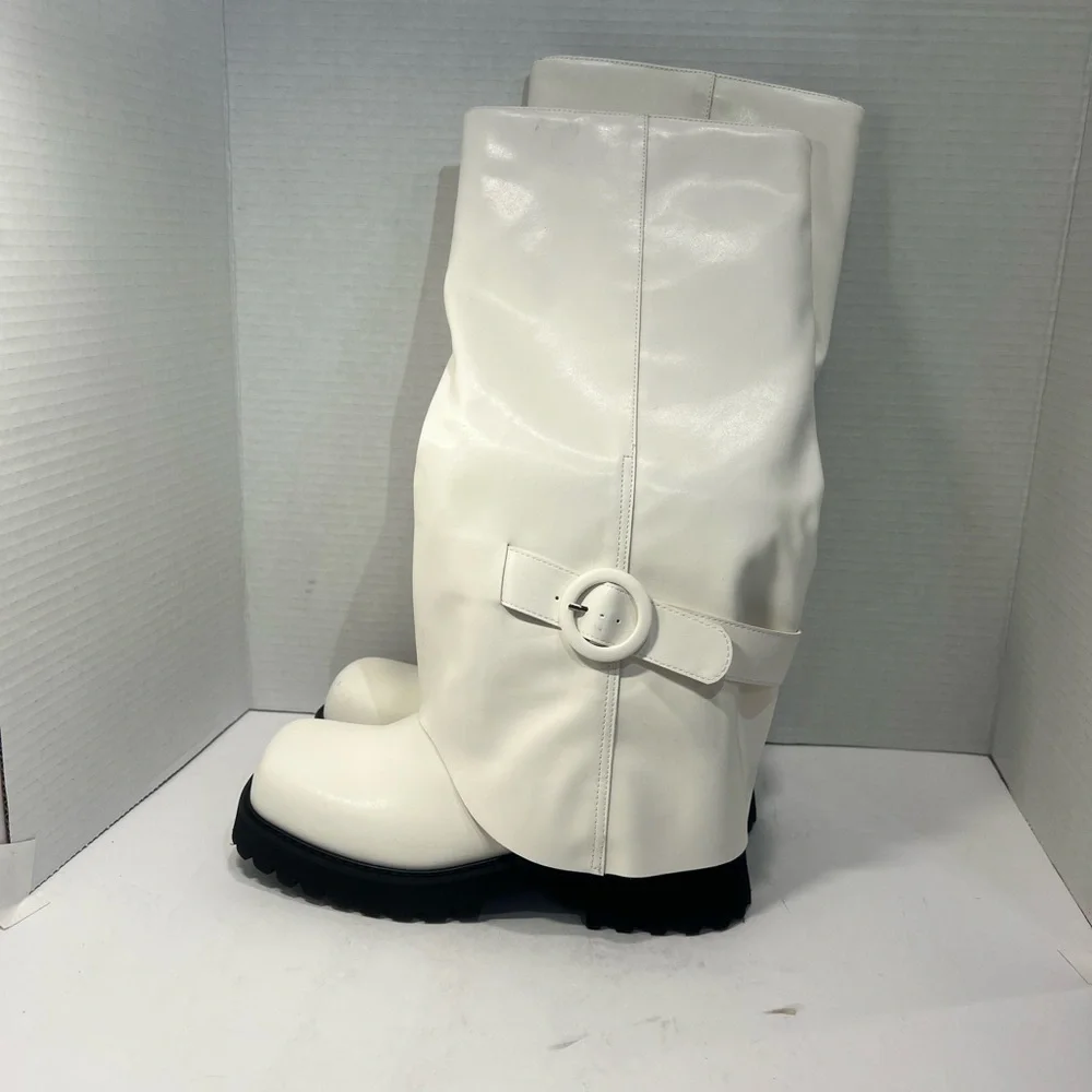 Elegant White Ankle Boots - Picture 1 of 6